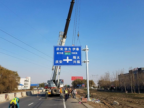 成都成都道路护栏网网片该如何进行正确的选购呢？
